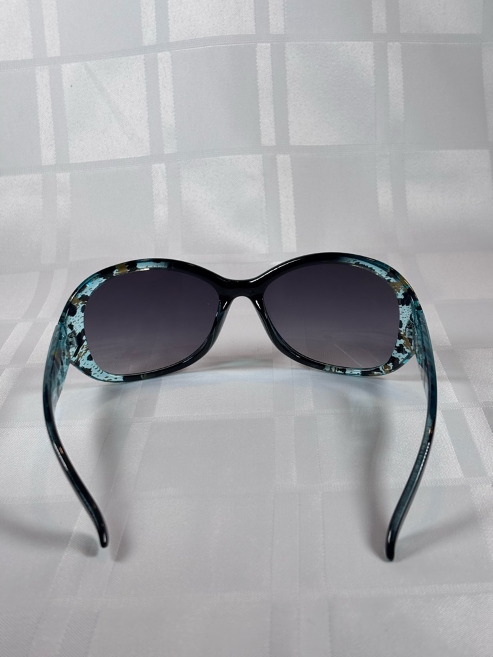 MUST BUNDLE 3 $5 ITEMS Black and BlueGreen Pattern Sunglasses - Picture 5 of 10